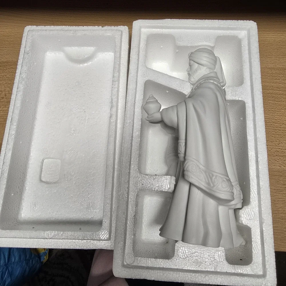 Avon Nativity Collectibles The Magi Balthasar Porcelain Figure Used 1982 Used
